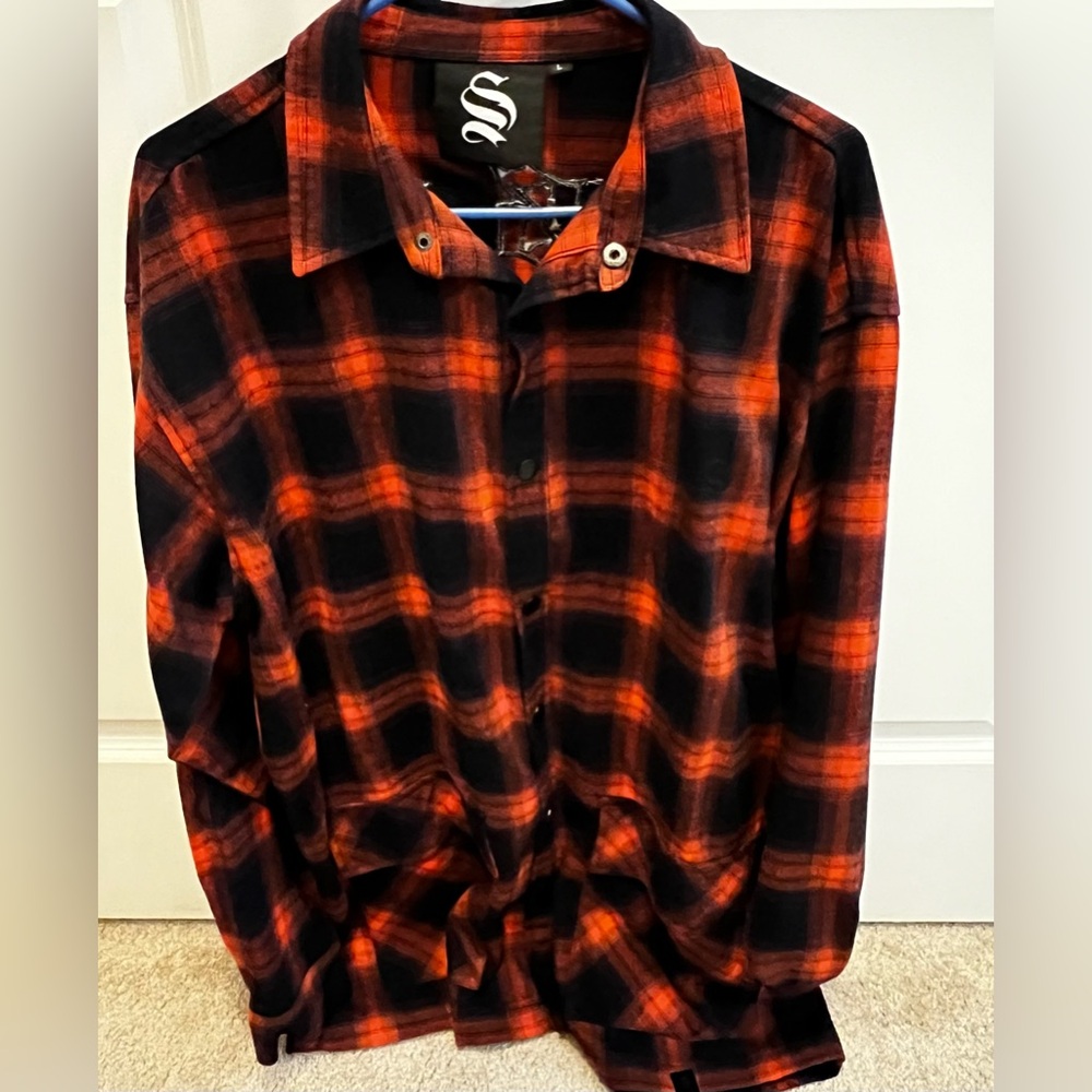 Men’s Sinner’s Attire button down casual long sleeve size L but fits like XL